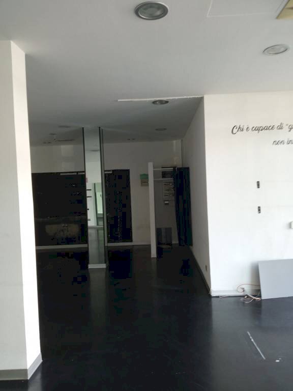 Interno non residenziale - Negozio via Pezzana, Carpi - foto 2