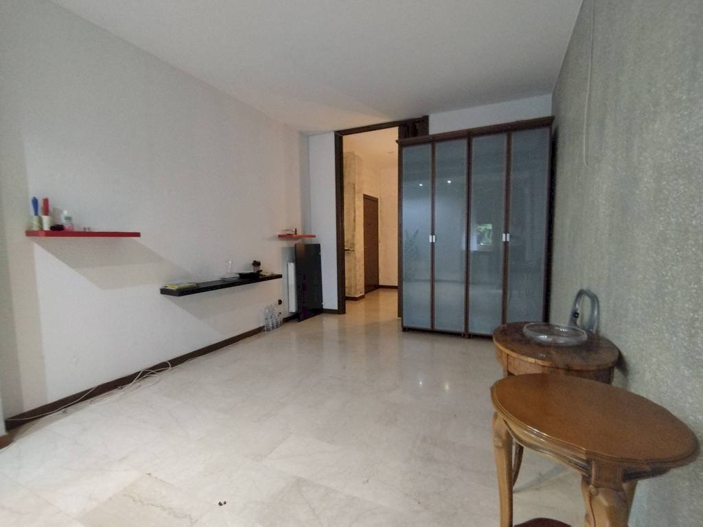 Salone - Trilocale viale Lazio, 24, Milano - foto 1