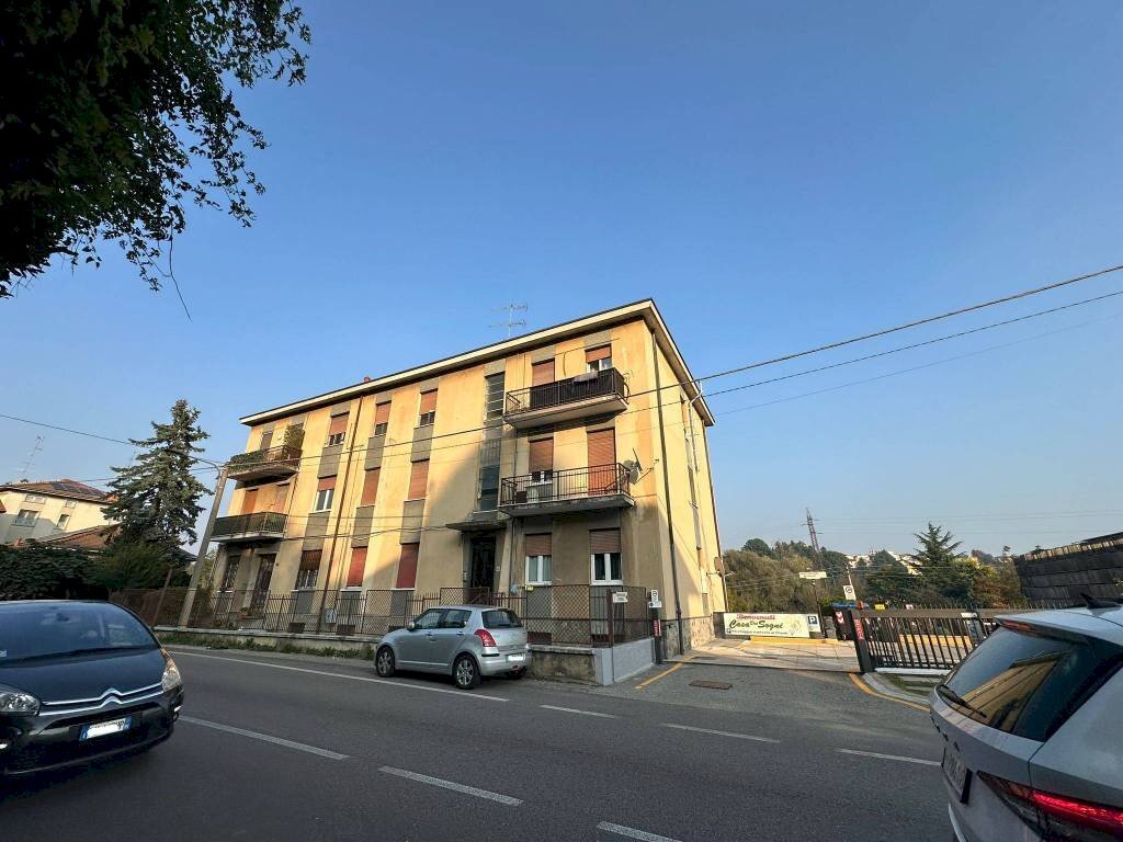 Facciata - Three-room apartment via Giuseppe Mazzini, 6, Albizzate - photo 1