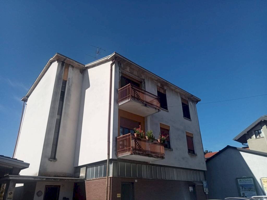 Facciata - Quadrilocale via Verbano, 21, Casorate Sempione - foto 1