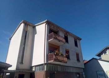 Facciata - Quadrilocale via Verbano, 21, Casorate Sempione - foto 1