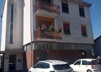 Facciata - Quadrilocale via Verbano, 21, Casorate Sempione - foto 2