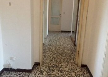 Corridoio - Quadrilocale via Verbano, 21, Casorate Sempione - foto 4