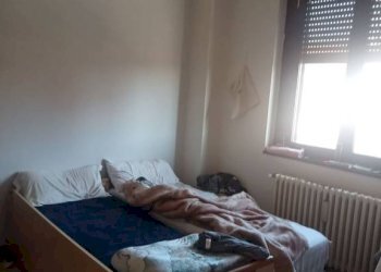Camera da letto - Quadrilocale via Verbano, 21, Casorate Sempione - foto 13
