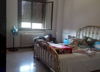 Camera da letto - Quadrilocale via Verbano, 21, Casorate Sempione - foto 16