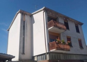 Facciata - Quadrilocale via Verbano, 21, Casorate Sempione - foto 19