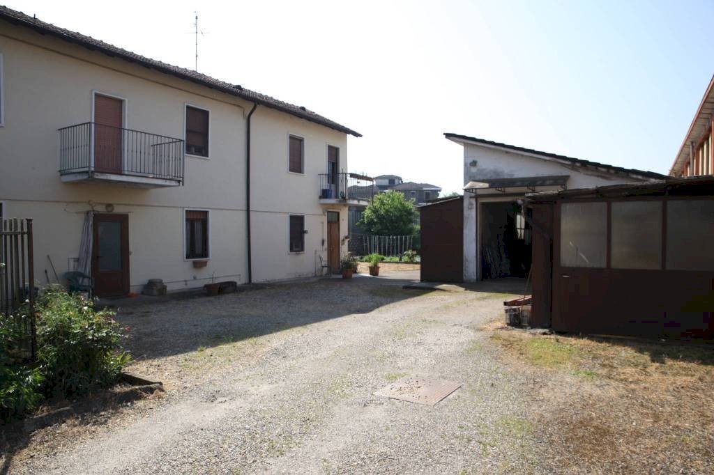 Cortile interno - Villa via Circonvallazione, Rosate - foto 3