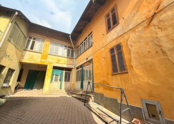 Facciata - Casa indipendente piazza Vincenzo Delleani, 2, Pollone - foto 18