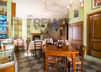 Sala da pranzo - Commercial Premises PIAZZA MAZZINI
6, Roccastrada - photo 10