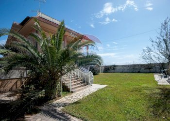 Giardino - Semi-detached house Consorzio Tirreno
 
700, Terracina - photo 3