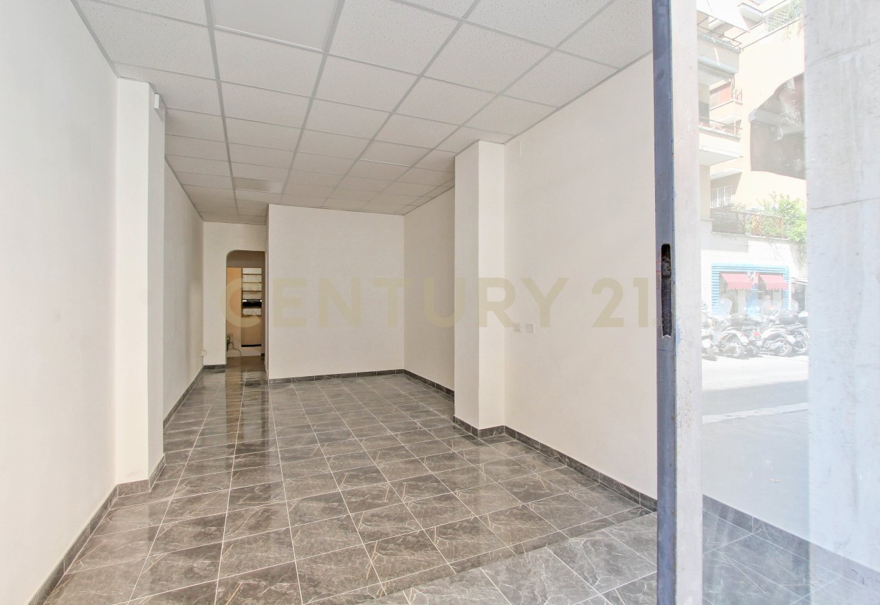 entrata 1.jpg - Locale Commerciale Via Ruggero Fauro 21, Roma - foto 2