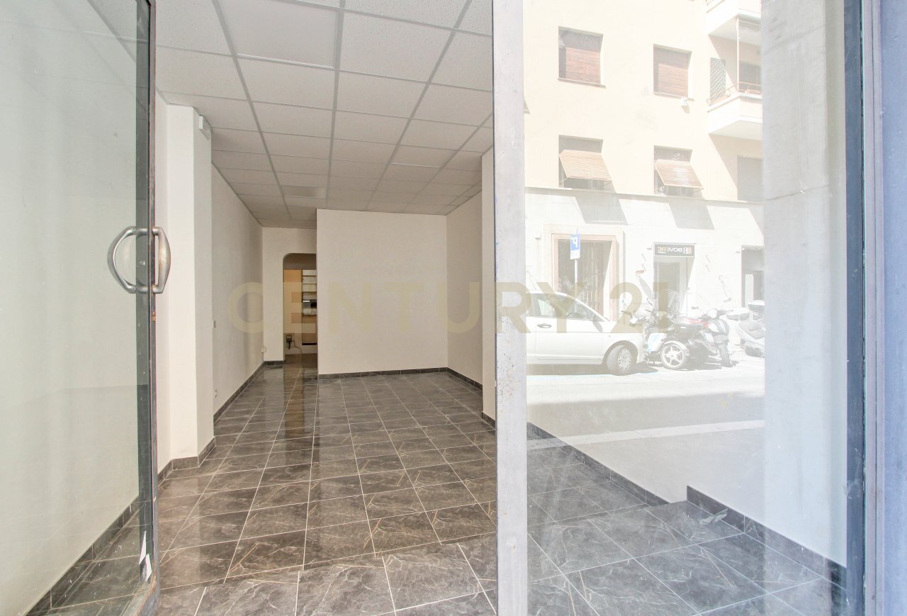 entrata.jpg - Locale Commerciale Via Ruggero Fauro 21, Roma - foto 3