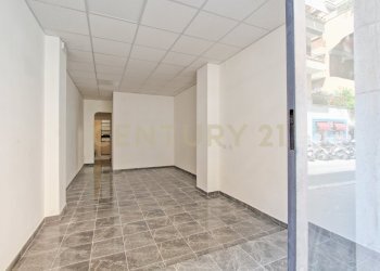 entrata 1.jpg - Locale Commerciale Via Ruggero Fauro 21, Roma - foto 2