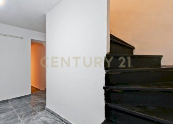 particolare scala.jpg - Locale Commerciale Via Ruggero Fauro 21, Roma - foto 15