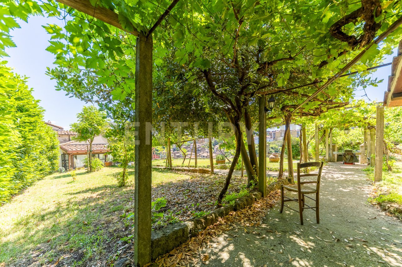 8.jpg - Villa Viale Giuseppe Mazzini 36, Viterbo - foto 3