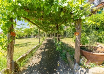 7.jpg - Villa Viale Giuseppe Mazzini 36, Viterbo - foto 2