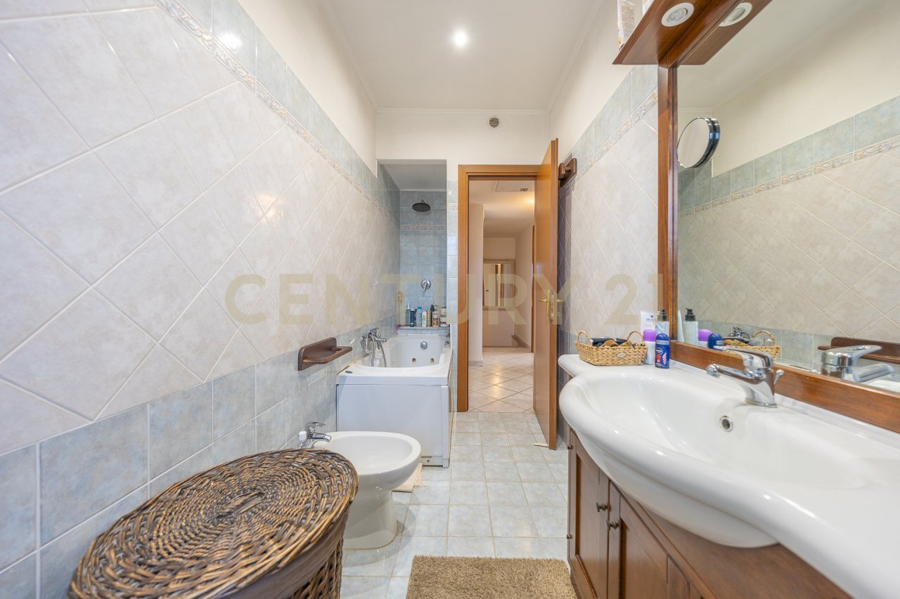 12 bagno zona notte ...jpg - Appartamento Via Ticino 55, Anzio - foto 2