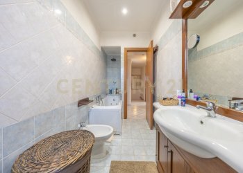 12 bagno zona notte ...jpg - Appartamento Via Ticino 55, Anzio - foto 2