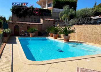 Foto 1 - Villa Via M. A. Cassiodoro, Montepaone - foto 1