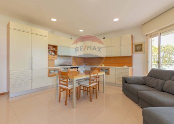 Sala da pranzo - Quadrilocale Via Lorenzo D'agostino
 
1, Bari - foto 14