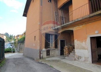 Edificio all\'aperto - Casa semi indipendente Via Trieste
 
5, Buguggiate - foto 2