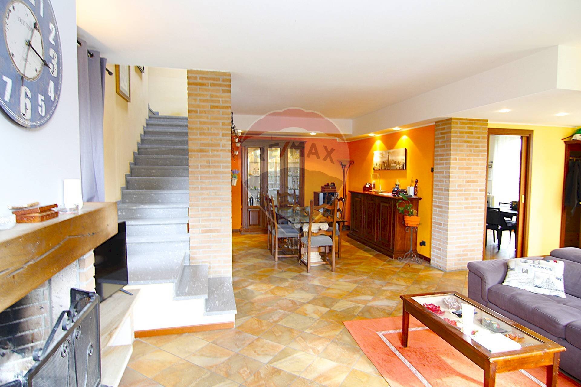 Sala da pranzo - Villa viale borri
 
343, Varese - foto 1