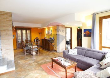 Sala da pranzo - Villa viale borri
 
343, Varese - foto 3