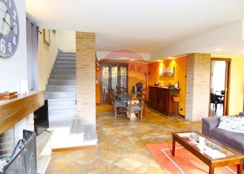 Sala da pranzo - Villa viale borri
 
343, Varese - foto 1