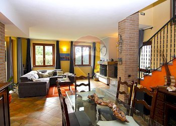 Sala da pranzo - Villa viale borri
 
343, Varese - foto 6