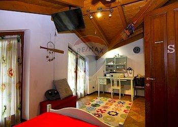 Camera / camera da letto - Villa viale borri
 
343, Varese - foto 15