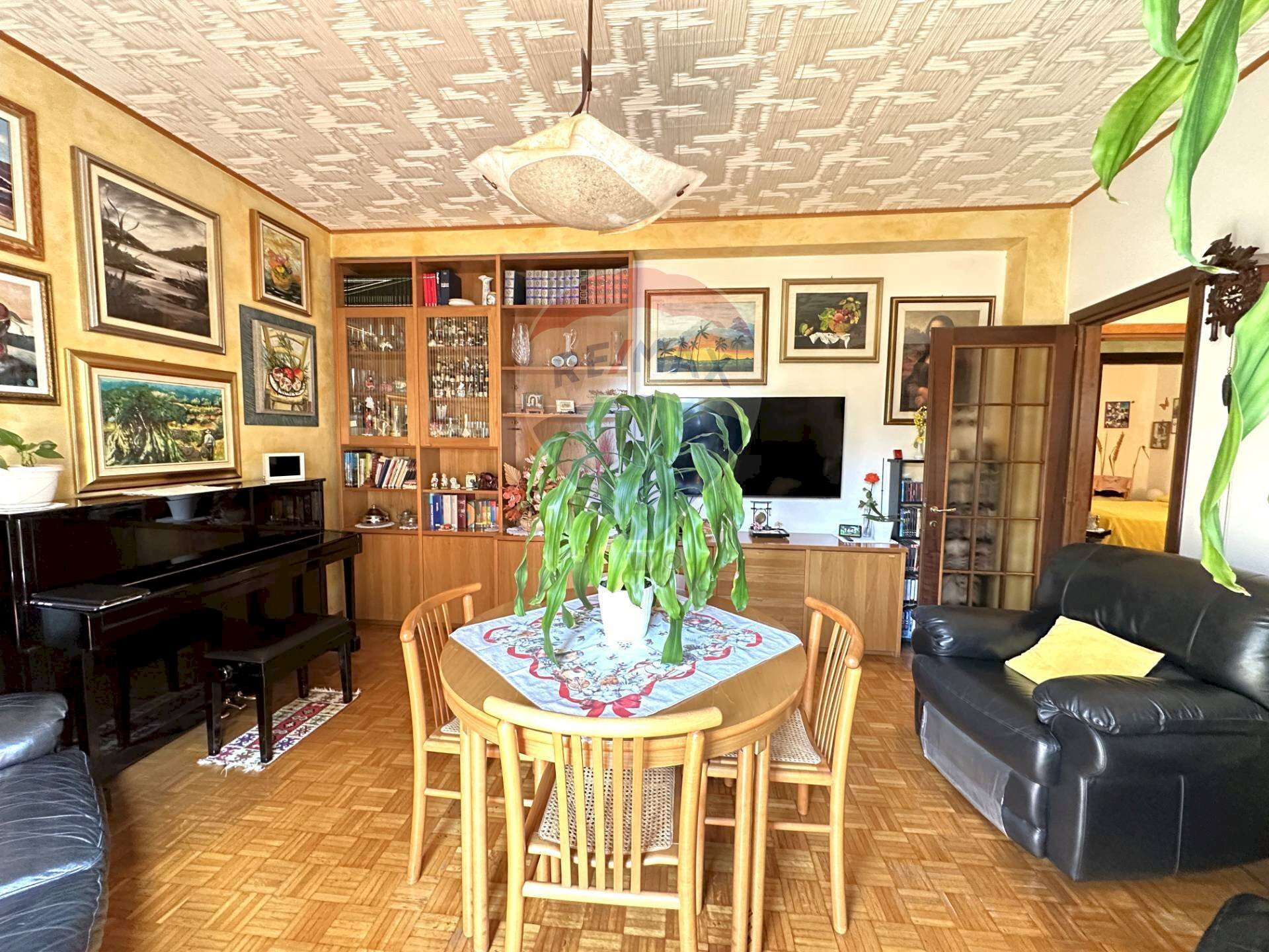 Sala da pranzo - Trilocale Via conca d'oro
 
9, Varese - foto 2