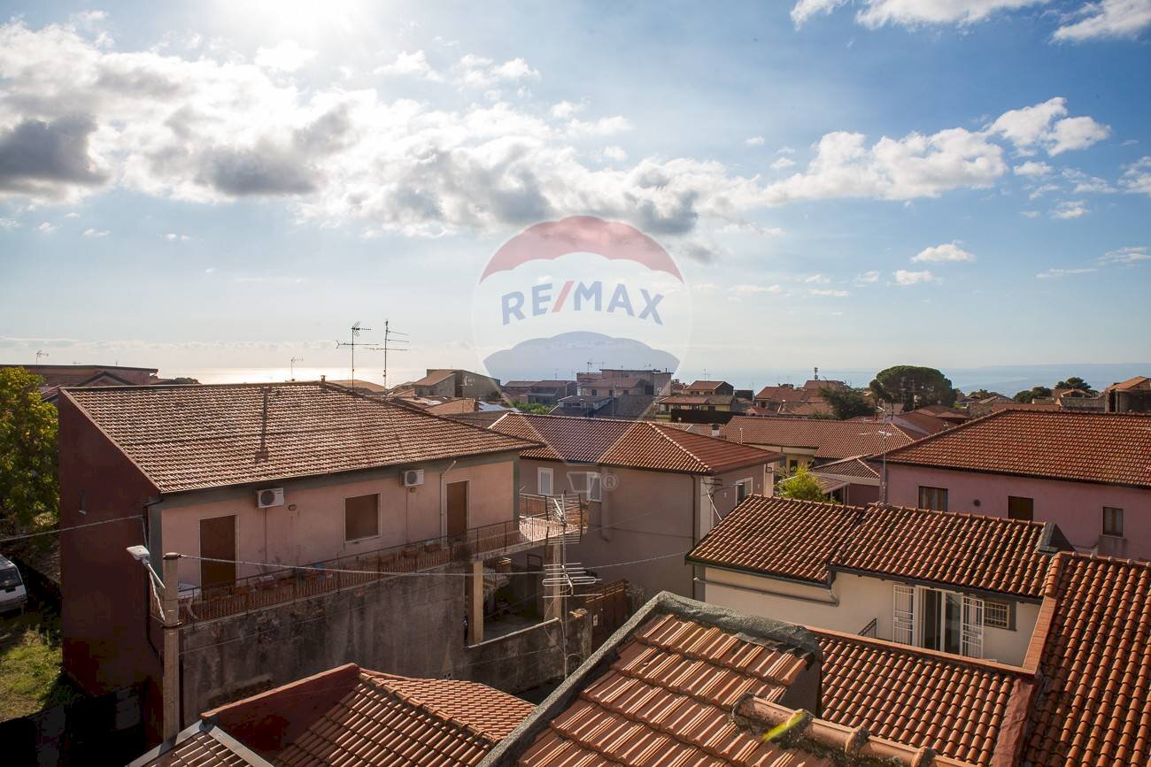 Edificio all\'aperto - Casa indipendente via Fratelli Gemmellaro
 
71-73, Nicolosi - foto 2