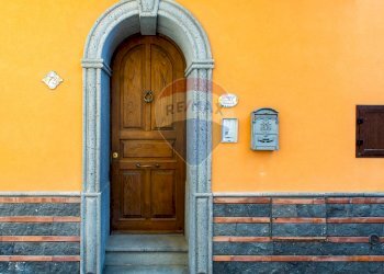 Scale - Casa indipendente via Fratelli Gemmellaro
 
71-73, Nicolosi - foto 4