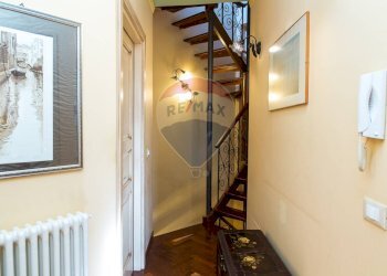 Hall / corridoio - Casa indipendente via Fratelli Gemmellaro
 
71-73, Nicolosi - foto 9