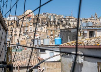 Edificio all\'aperto - Casa indipendente Via Di Martino
 
41/43, Caltagirone - foto 5