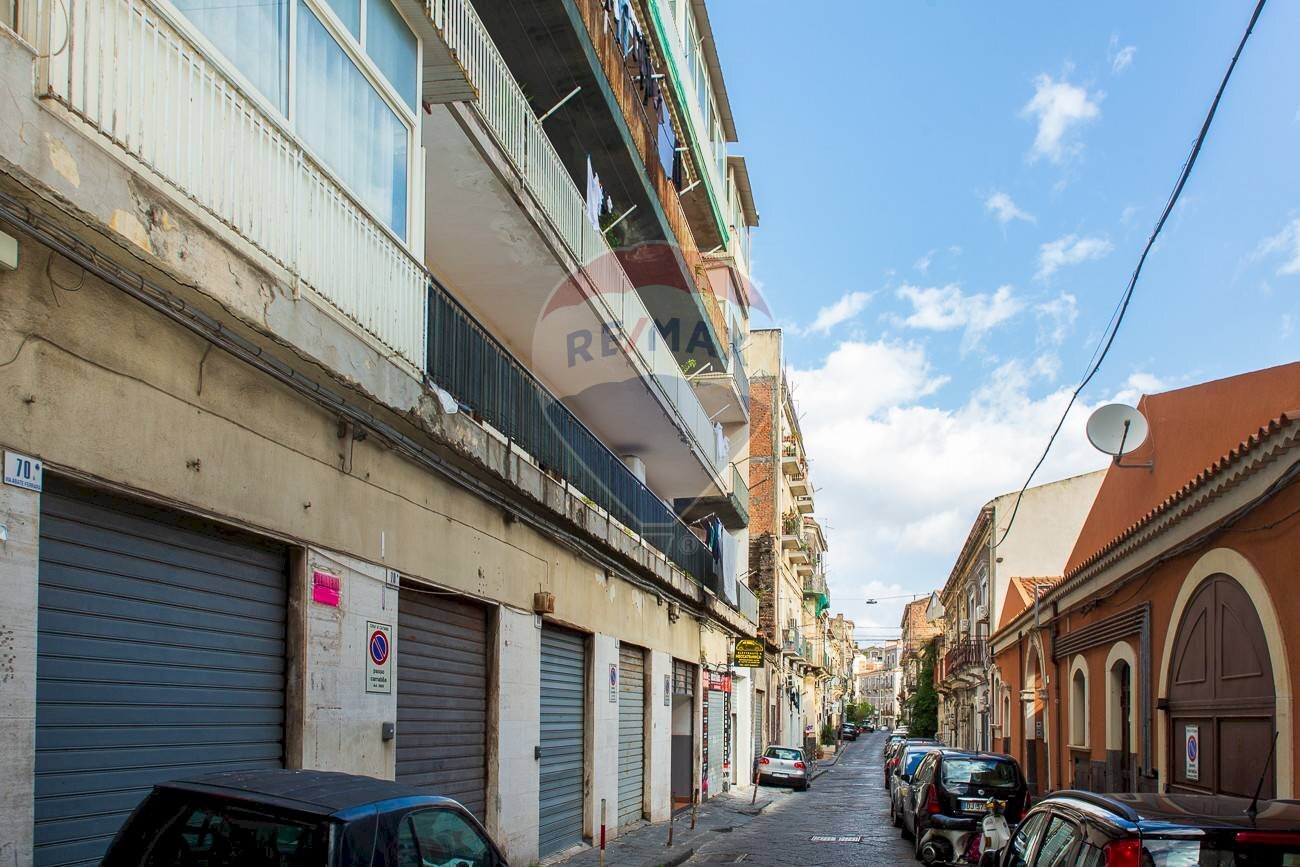 Edificio all\'aperto - Quadrilocale Via Abate Ferrara
 
64, Catania - foto 2
