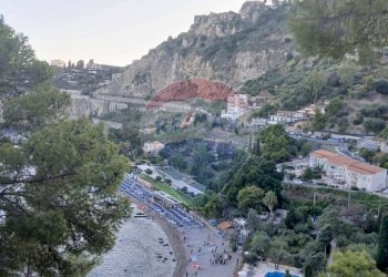 Vista delle montagne - Casa semi indipendente Vico Sant' Andrea
 
snc, Taormina - foto 4