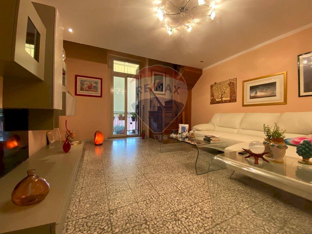 Soggiorno - Trilocale Via Francesca Corso
 
50, Catania - foto 3