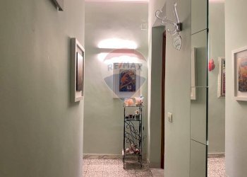 Hall / corridoio - Trilocale Via Francesca Corso
 
50, Catania - foto 2