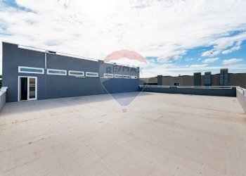 Terrazza - Locale Commerciale Via Vincenzo Aulisio
 
13, Bari - foto 3