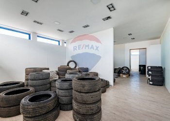 Soggiorno - Locale Commerciale Via Vincenzo Aulisio
 
13, Bari - foto 20