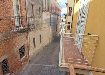 Edificio all\'aperto - Casa semi indipendente via croce
 
13, Gaggi - foto 2