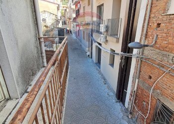 Balcone - Casa semi indipendente via croce
 
13, Gaggi - foto 3