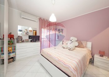 Camera / camera da letto - Appartamento Via Giovanni Giolitti
 
10, Gravina di Catania - foto 12