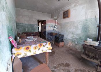 Sala da pranzo - Casa semi indipendente Via delle scuole
 
8, Roccavignale - foto 9