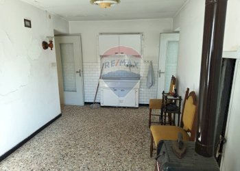 Hall / corridoio - Casa semi indipendente Via delle scuole
 
8, Roccavignale - foto 29