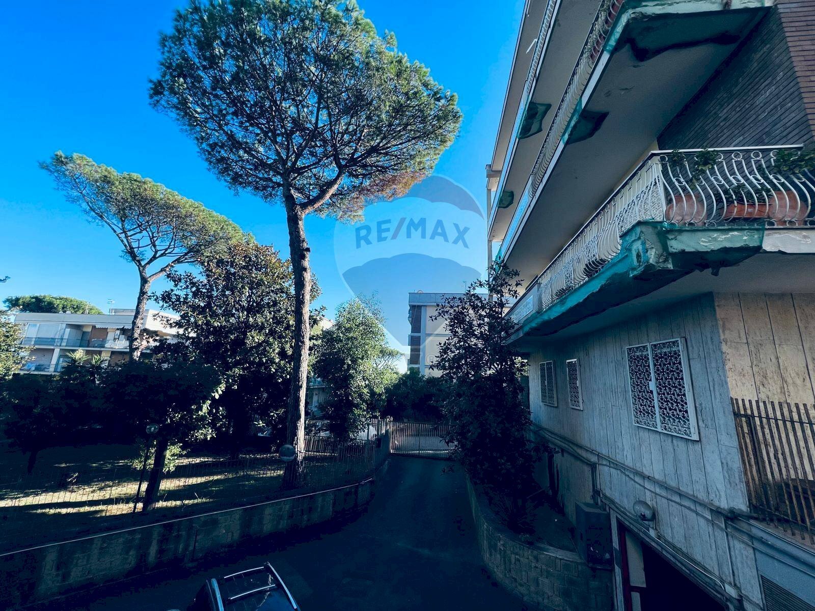 Edificio all\'aperto - Box Viale Colli Aminei
 
461, Napoli - foto 2