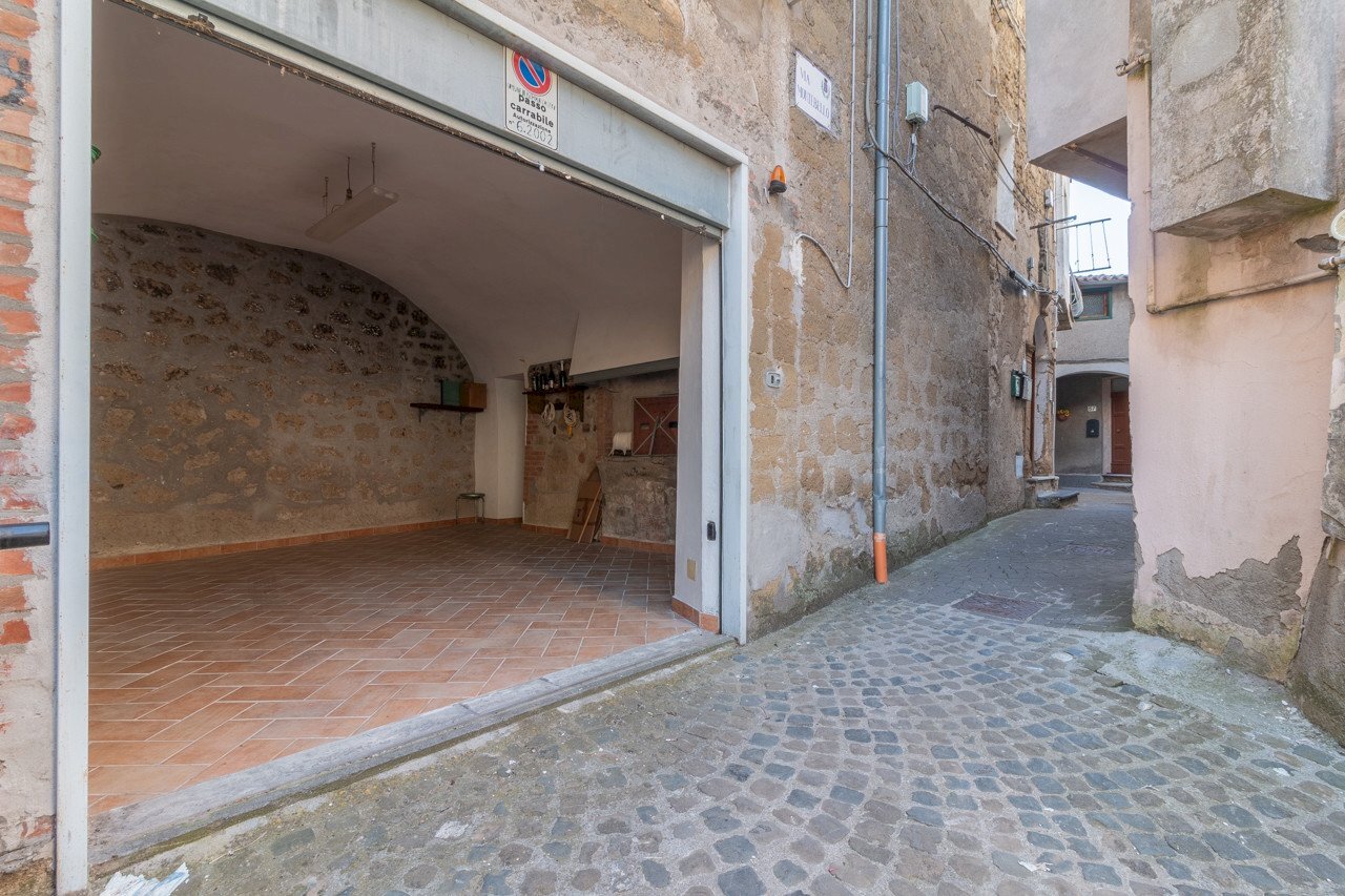 Edificio all\'aperto - Box Via Montebello
 
27, Ischia di Castro - photo 3