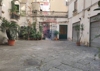 Terrazza - Locale Commerciale Via Arco Mirelli
30, Napoli - foto 2