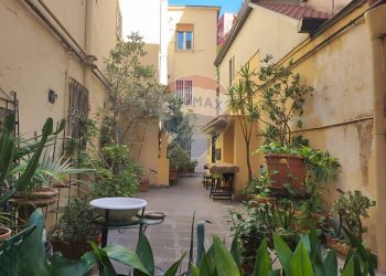 Terrazza - Locale Commerciale Via Arco Mirelli
30, Napoli - foto 1